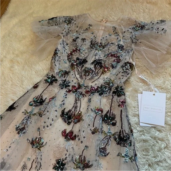 NWT Mac Duggal 20510 Nude Flutter Sleeve
Embellished Floral Dress - Size 2 - Picture 5 of 8